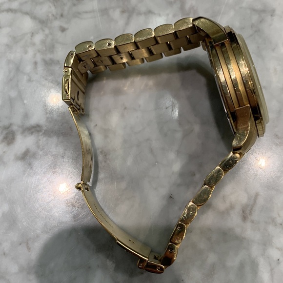 Michael Kors Oversized Runway Gold-Tone Stainless Steel Watch - Picture 6 of 6